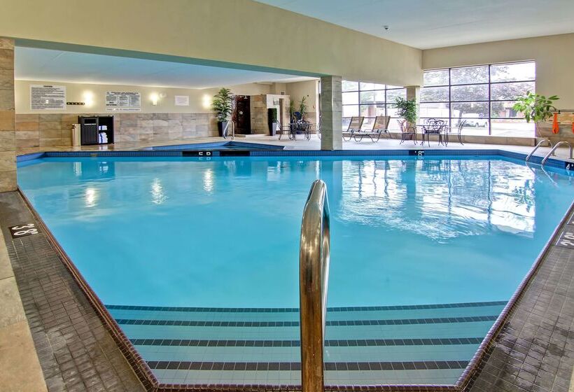 Best Western Plus Toronto North York Hotel & Suites