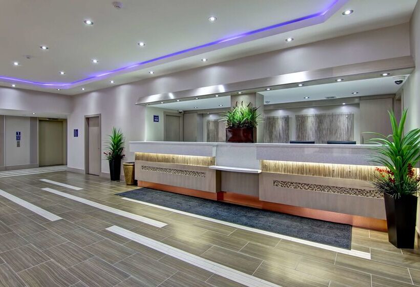 Best Western Plus Toronto North York Hotel & Suites