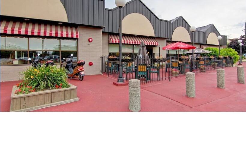 Best Western Plus Toronto North York Hotel & Suites