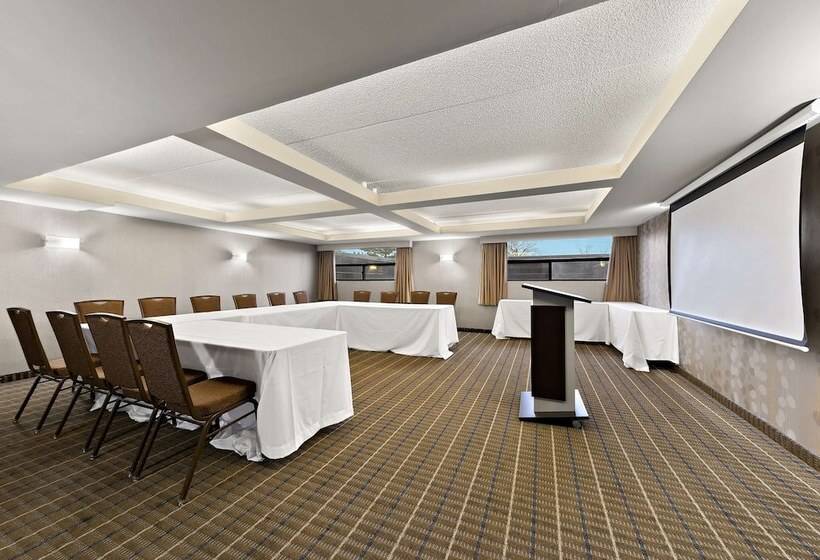 Best Western Plus Toronto North York Hotel & Suites