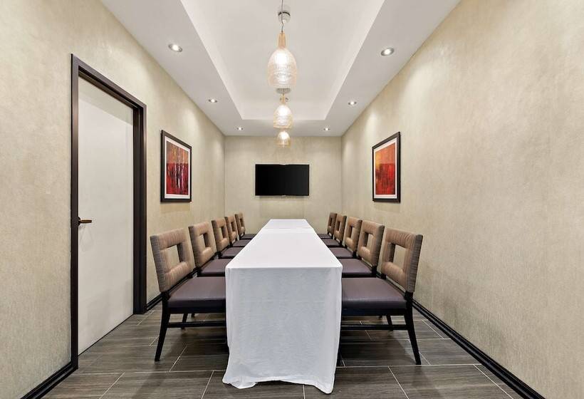 Best Western Plus Toronto North York Hotel & Suites