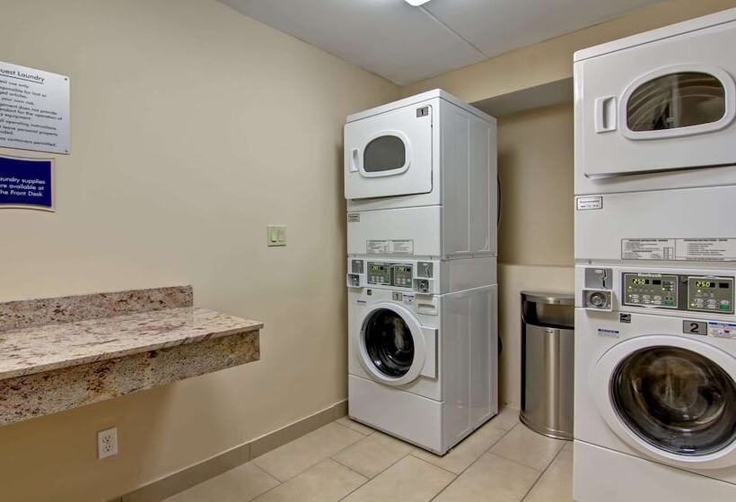 Best Western Plus Toronto North York Hotel & Suites