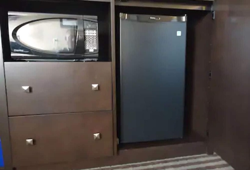 Best Western Plus Toronto North York Hotel & Suites