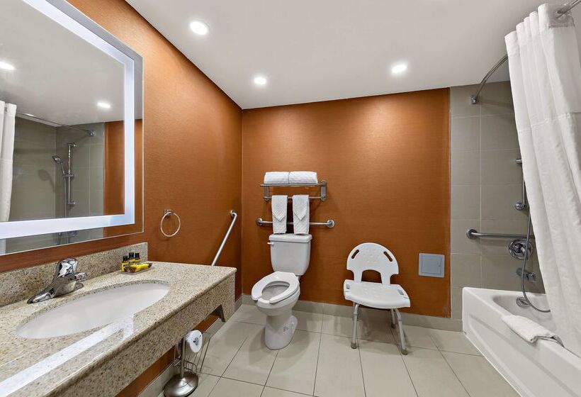 Best Western Plus Toronto North York Hotel & Suites