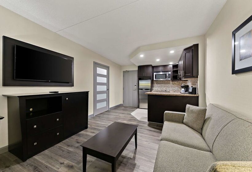 Best Western Plus Toronto North York Hotel & Suites