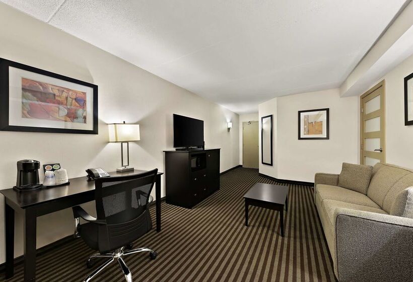 Best Western Plus Toronto North York Hotel & Suites