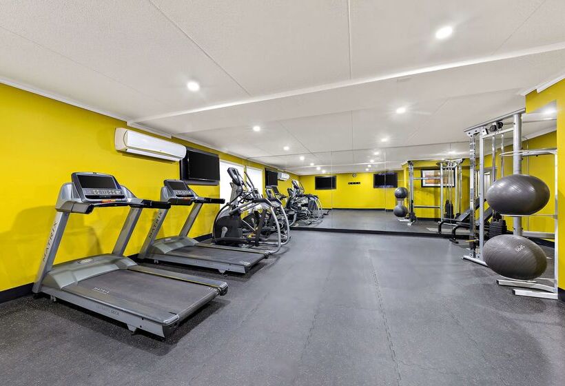 Best Western Plus Toronto North York Hotel & Suites