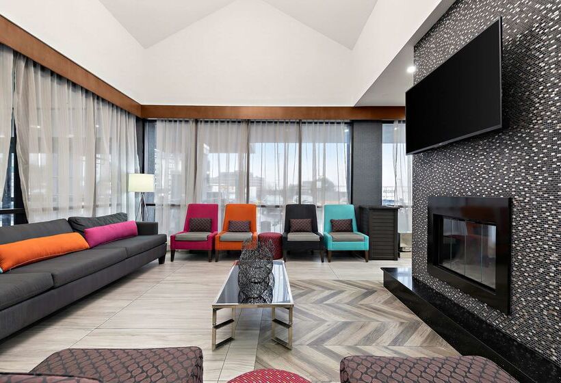 Best Western Plus Toronto North York Hotel & Suites