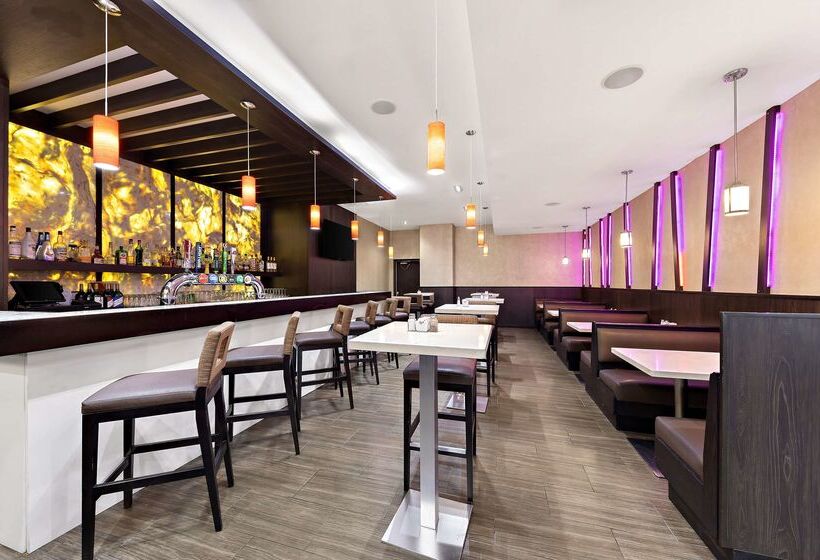 Best Western Plus Toronto North York Hotel & Suites