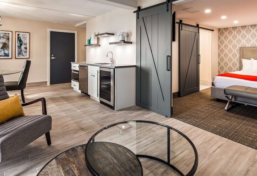 Отель Best Western Plus Waterfront