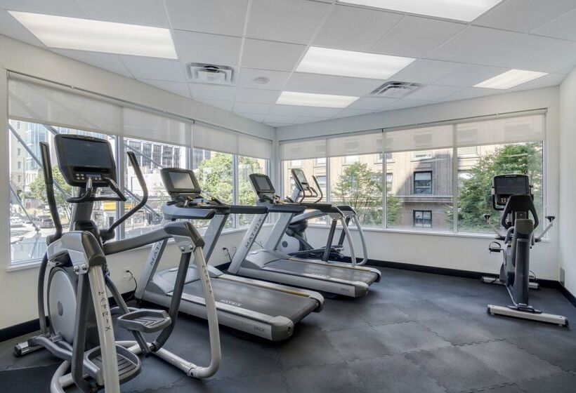 Best Western Premier Chateau Granville Hotel & Suites & Conference Centre