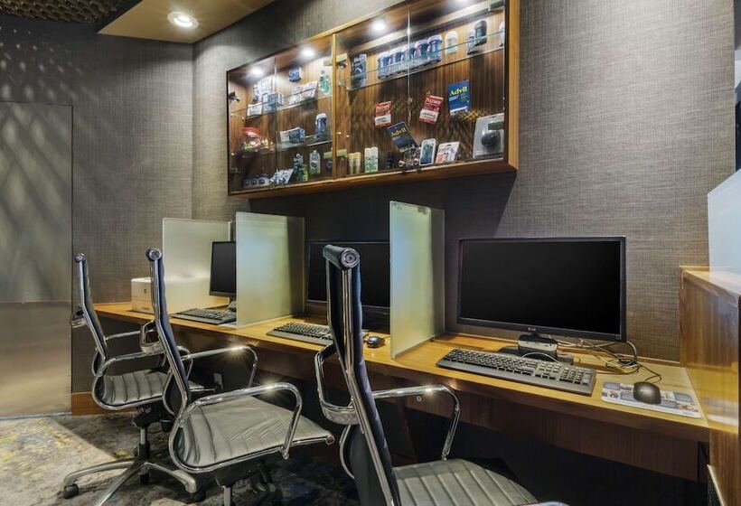 Best Western Premier Chateau Granville Hotel & Suites & Conference Centre