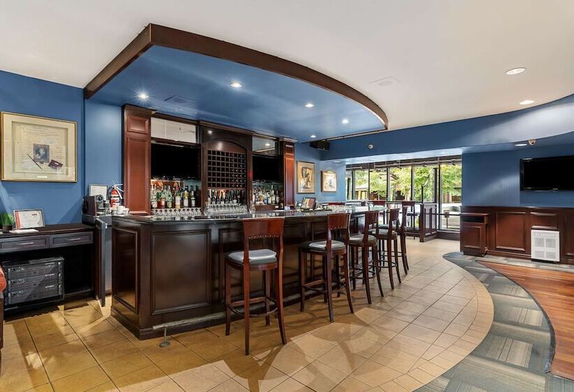 Best Western Ville Marie Hotel & Suites