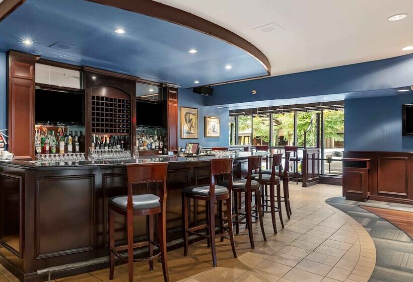 Best Western Ville Marie Hotel & Suites