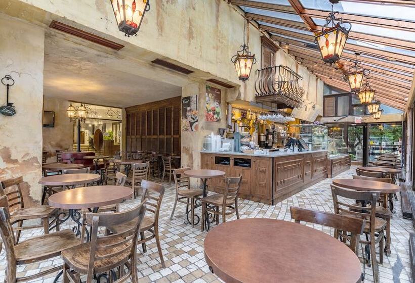 Best Western Ville Marie Hotel & Suites