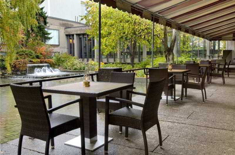 Отель Bonaventure Montreal