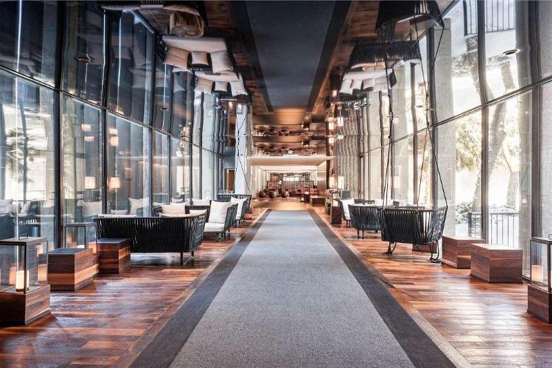 Отель Bonaventure Montreal