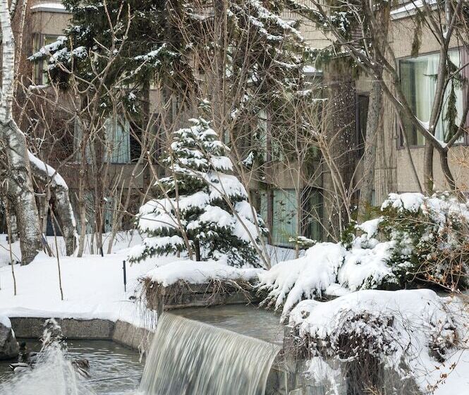 Отель Bonaventure Montreal