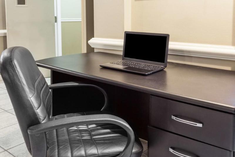 هتل Crowne Plaza Saint John Harbour View, An Ihg