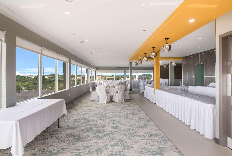 호텔 Crowne Plaza Saint John Harbour View, An Ihg