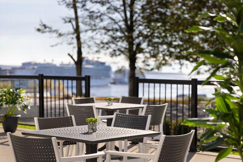 هتل Crowne Plaza Saint John Harbour View, An Ihg