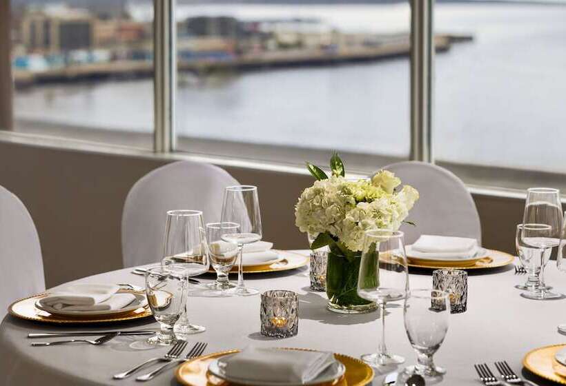 호텔 Crowne Plaza Saint John Harbour View, An Ihg