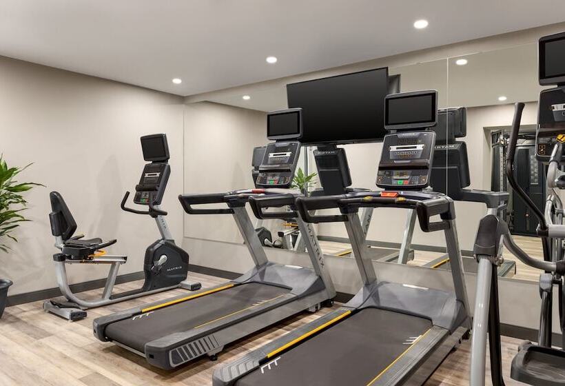 호텔 Crowne Plaza Saint John Harbour View, An Ihg