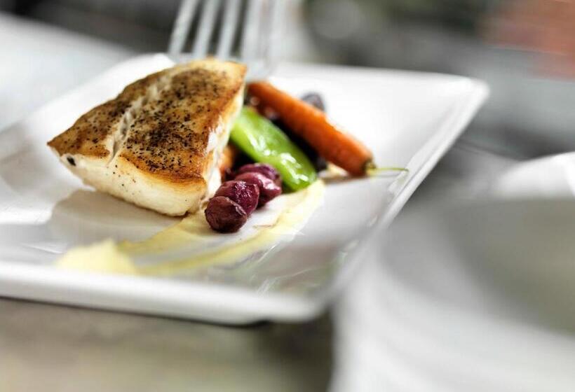 Chateau Victoria Hotel & Suites