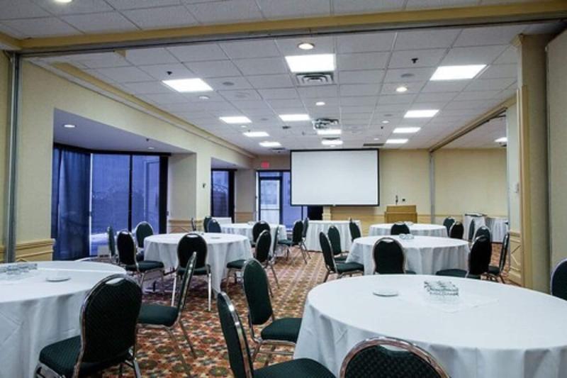 בית מלון כפרי Chestnut Residence   Campus Accommodation