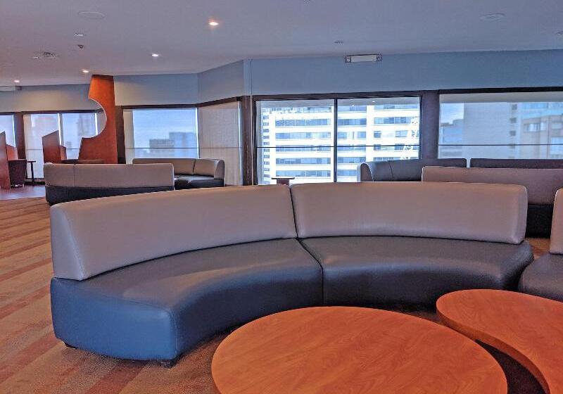 בית מלון כפרי Chestnut Residence   Campus Accommodation