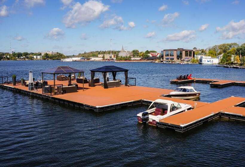 فندق Clarion Lakeside Inn & Conference Centre