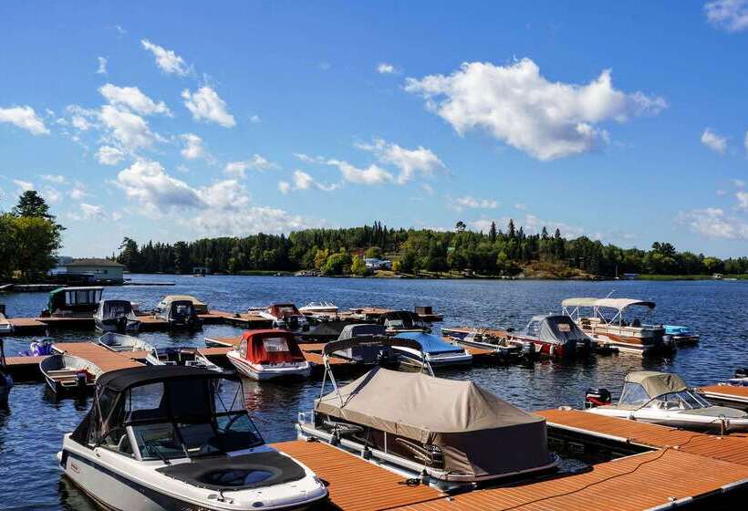 فندق Clarion Lakeside Inn & Conference Centre