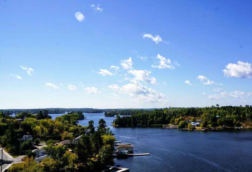 فندق Clarion Lakeside Inn & Conference Centre