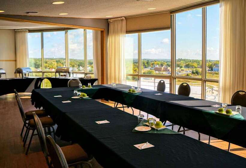 هتل Clarion Lakeside Inn & Conference Centre