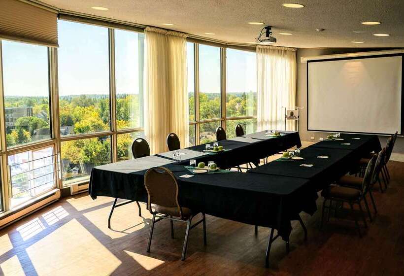 فندق Clarion Lakeside Inn & Conference Centre