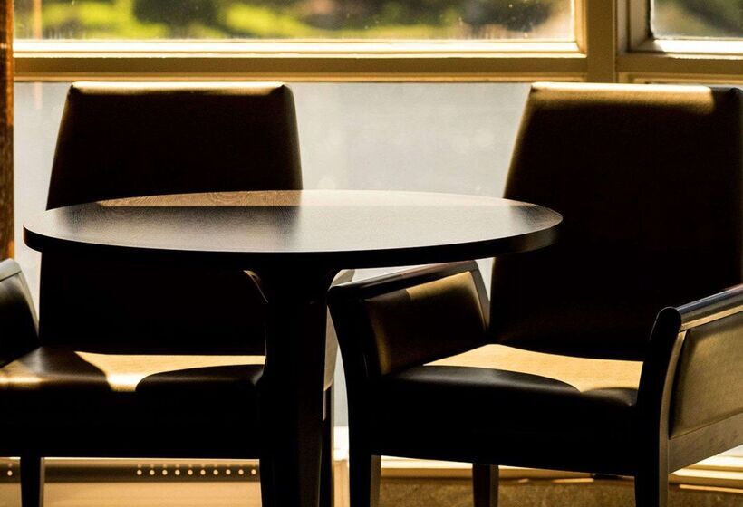 هتل Clarion Lakeside Inn & Conference Centre