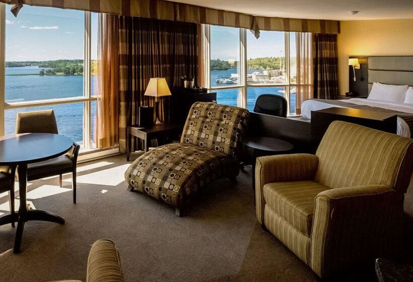 فندق Clarion Lakeside Inn & Conference Centre