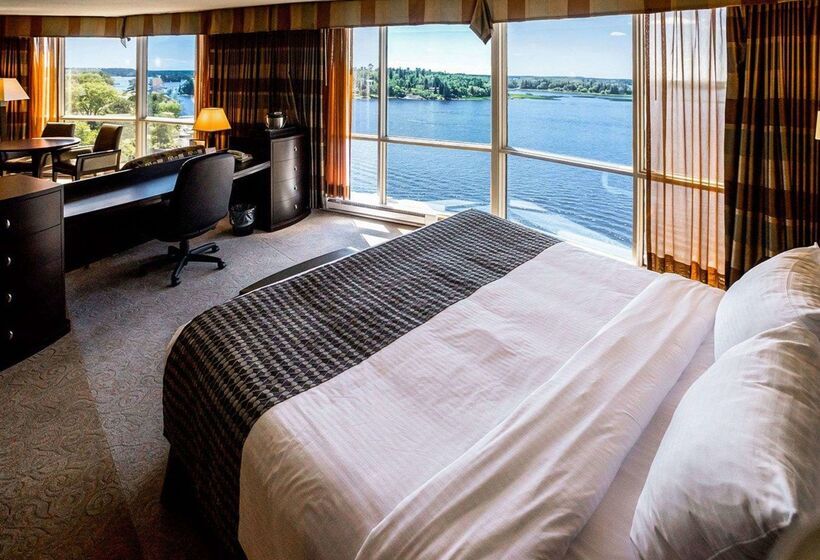 فندق Clarion Lakeside Inn & Conference Centre