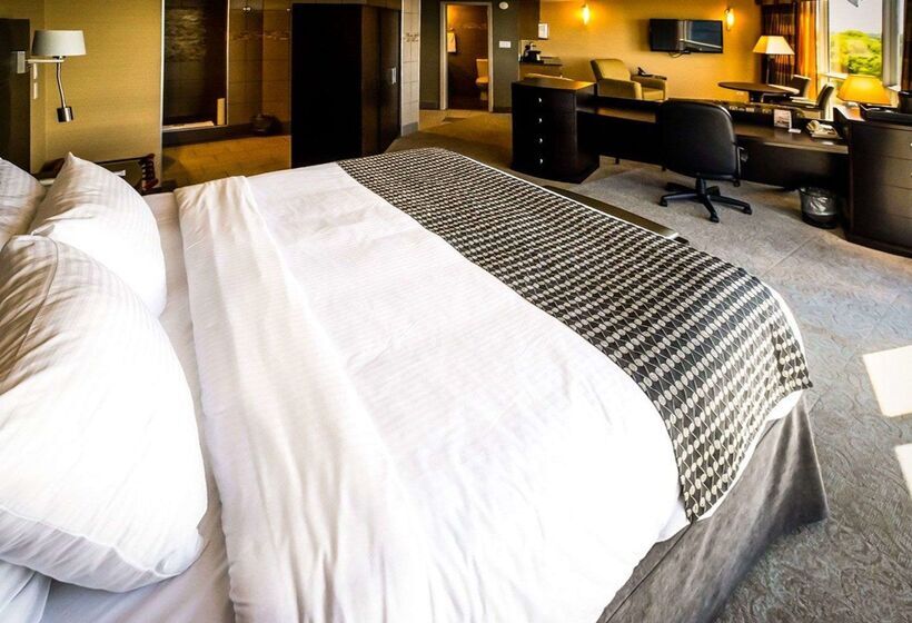 فندق Clarion Lakeside Inn & Conference Centre