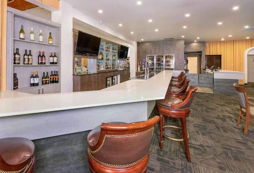 فندق Clarion Pointe