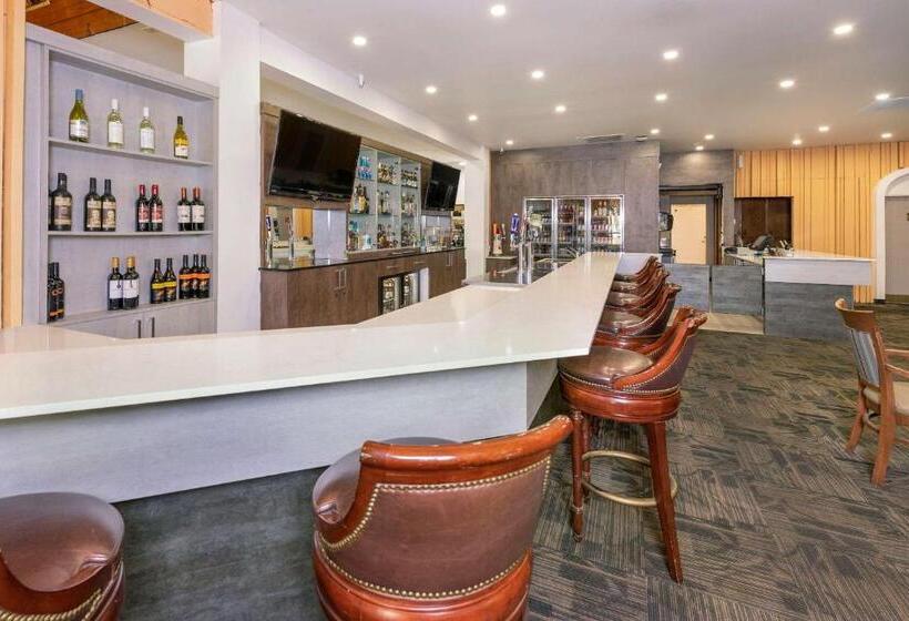 فندق Clarion Pointe