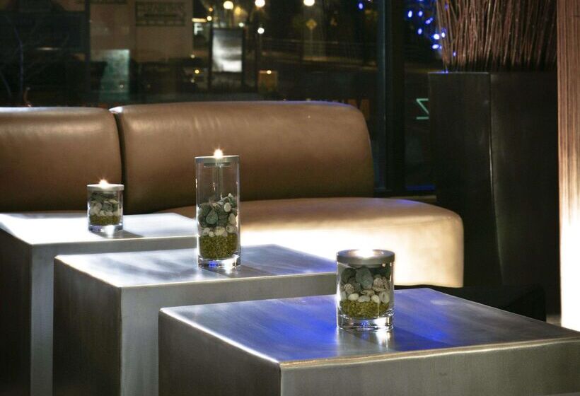 Отель Coast Bastion