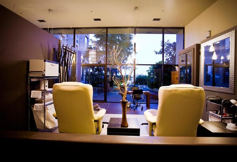 Отель Coast Bastion