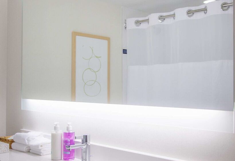 Отель Coast Bastion