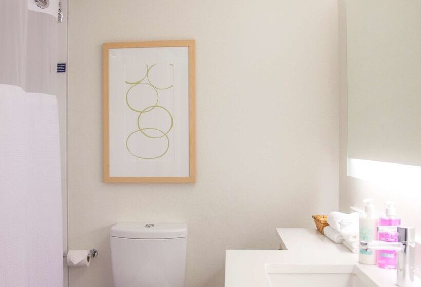 Отель Coast Bastion