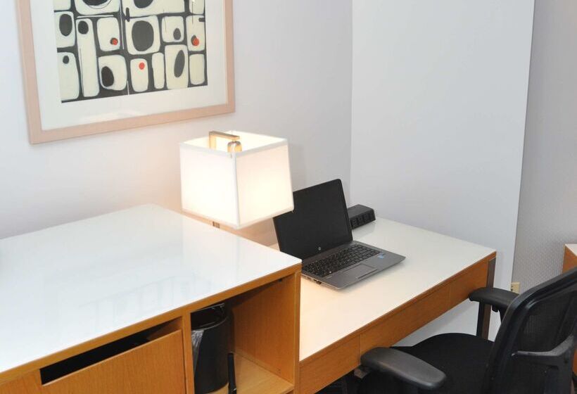 Отель Coast Bastion