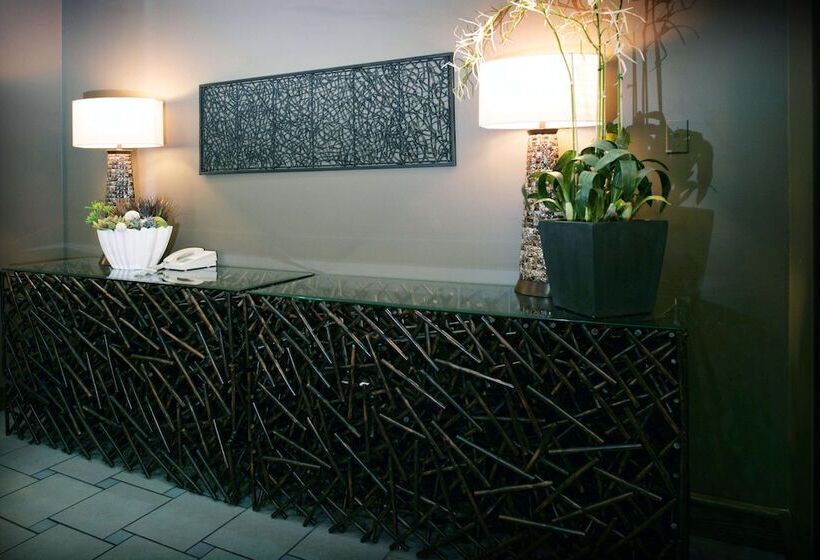 Отель Coast Bastion