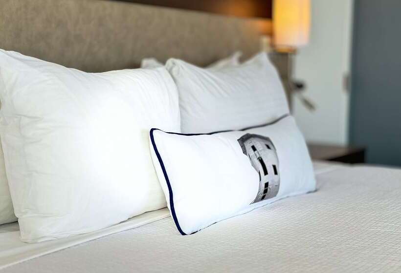 Отель Coast Bastion