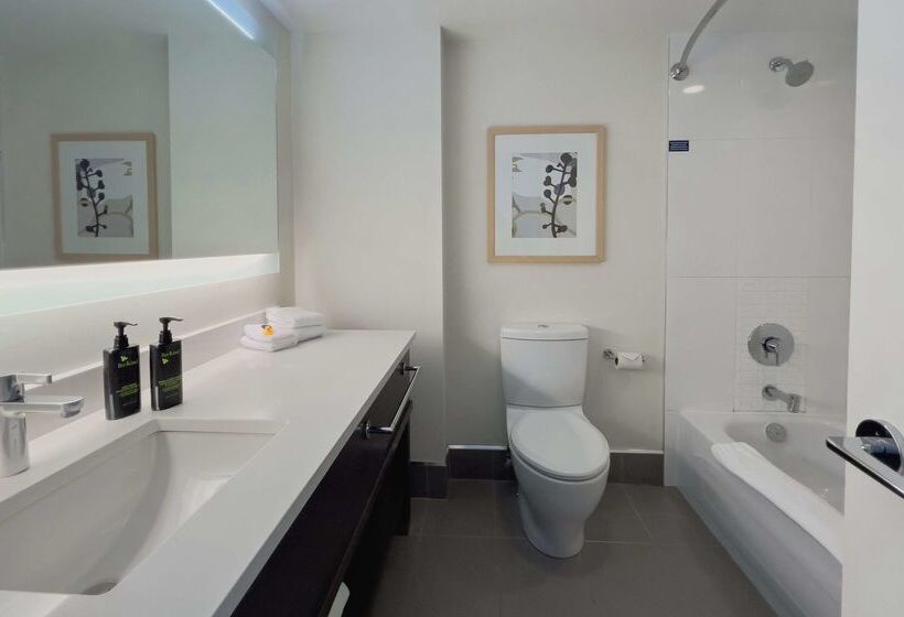 Отель Coast Bastion