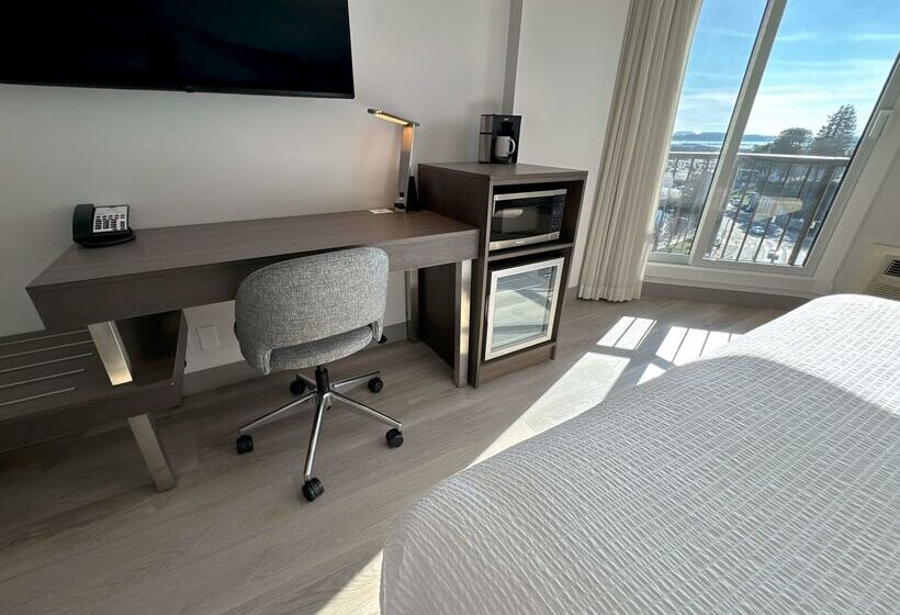 Отель Coast Bastion